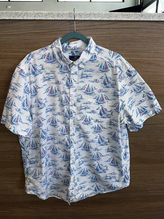 Vineyard Vines Other - Vineyard Vines White Short-Sleeve Button-Down with Blue and Red Sailboat Print